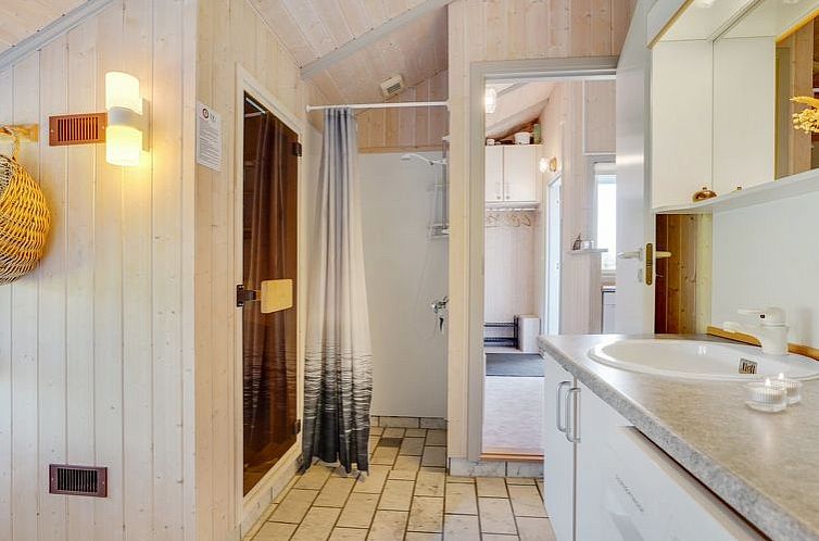 Vakantiehuis "Lovisa" - 500m from the sea