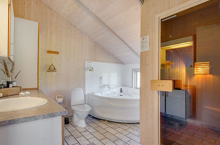 Vakantiehuis "Lovisa" - 500m from the sea