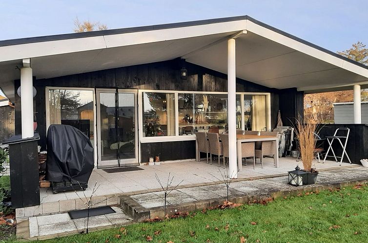 Vakantiehuis "Rikkart" -  from the sea