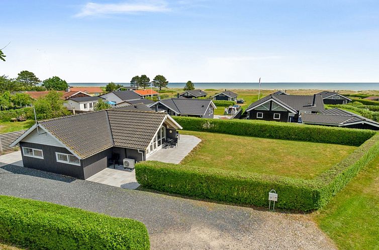 Vakantiehuis "Gertrud" -  from the sea