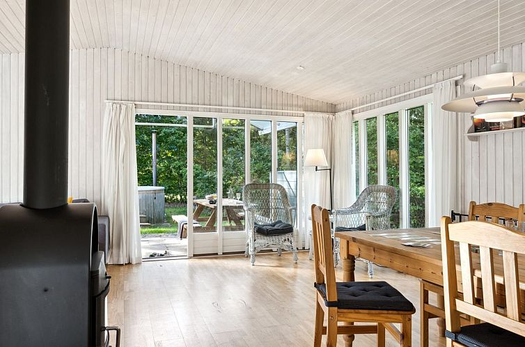 Vakantiehuis "Arwin" - 200m from the sea