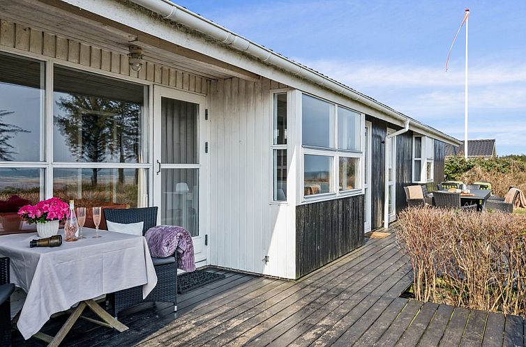 Vakantiehuis "Wrage" -  from the sea