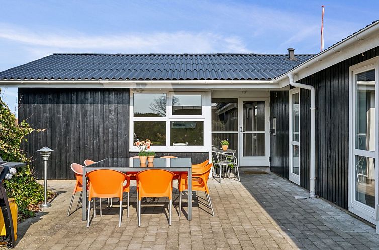 Vakantiehuis "Wrage" -  from the sea