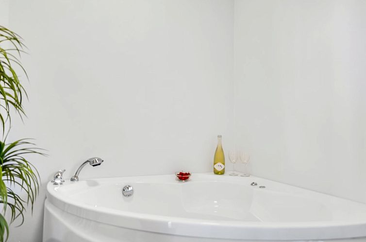 Vakantiehuis "Eve" - 700m from the sea