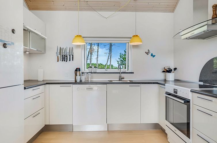Vakantiehuis "Eve" - 700m from the sea