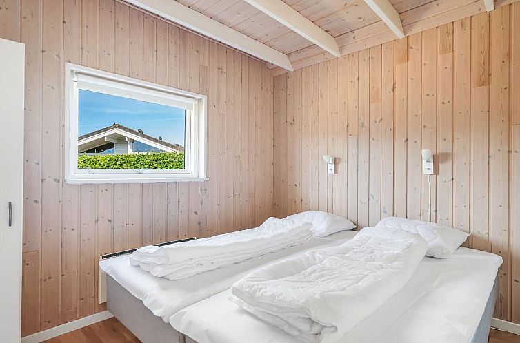 Vakantiehuis "Eve" - 700m from the sea