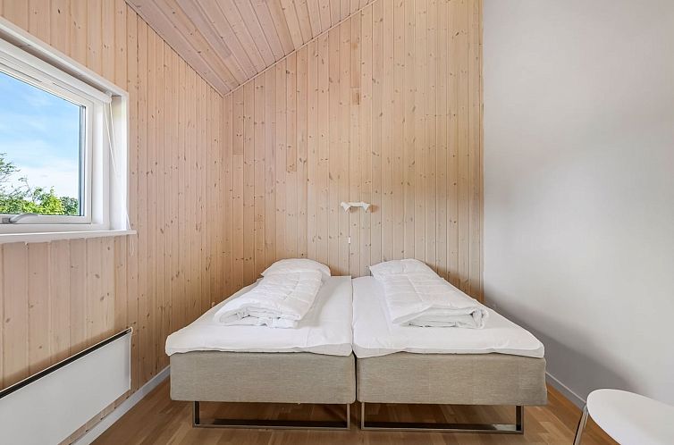 Vakantiehuis "Eve" - 700m from the sea
