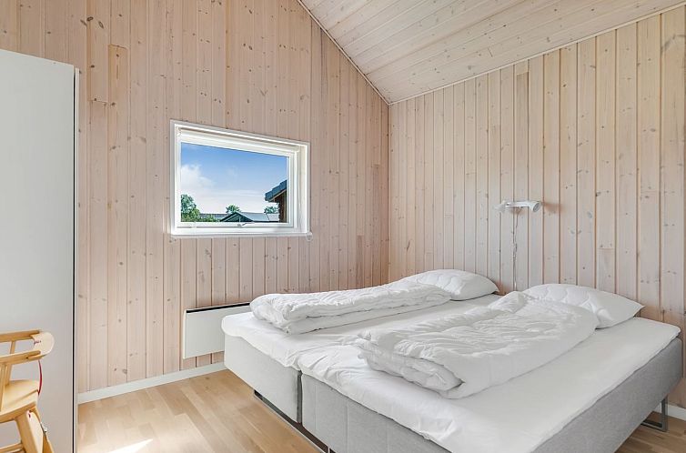 Vakantiehuis "Eve" - 700m from the sea