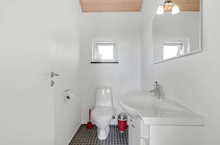 Vakantiehuis "Eve" - 700m from the sea