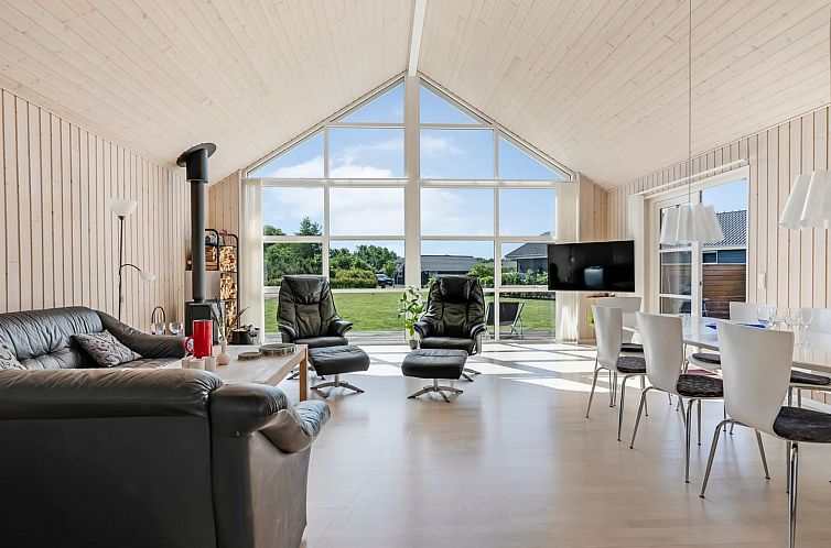 Vakantiehuis "Eve" - 700m from the sea
