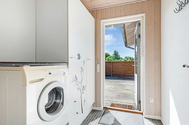 Vakantiehuis "Eve" - 700m from the sea