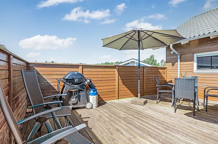 Vakantiehuis "Eve" - 700m from the sea