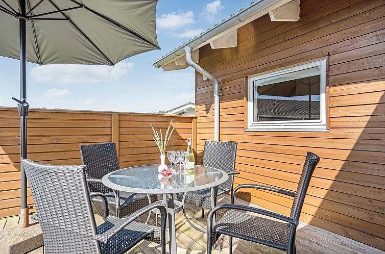 Vakantiehuis "Eve" - 700m from the sea