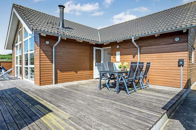 Vakantiehuis "Eve" - 700m from the sea
