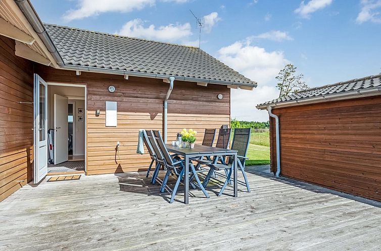 Vakantiehuis "Eve" - 700m from the sea
