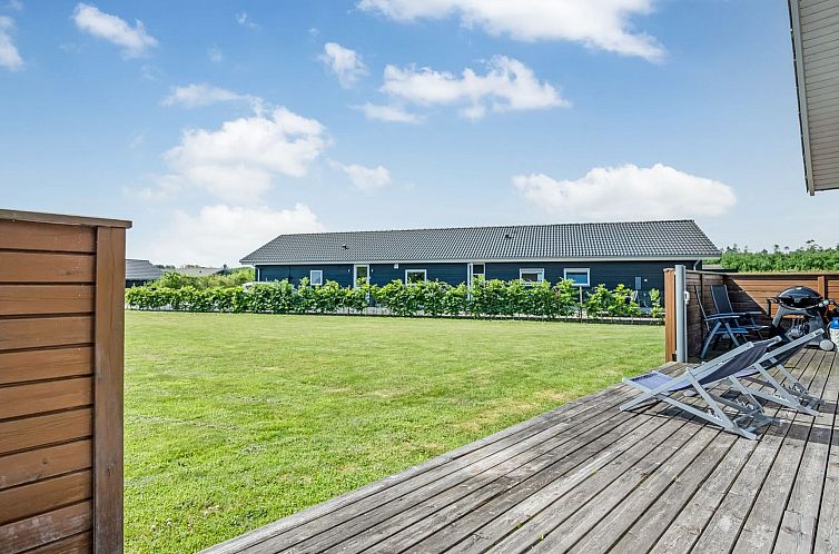 Vakantiehuis "Eve" - 700m from the sea
