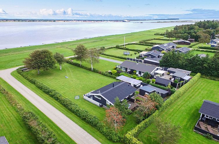 Vakantiehuis "Ilya" - 90m to the fjord