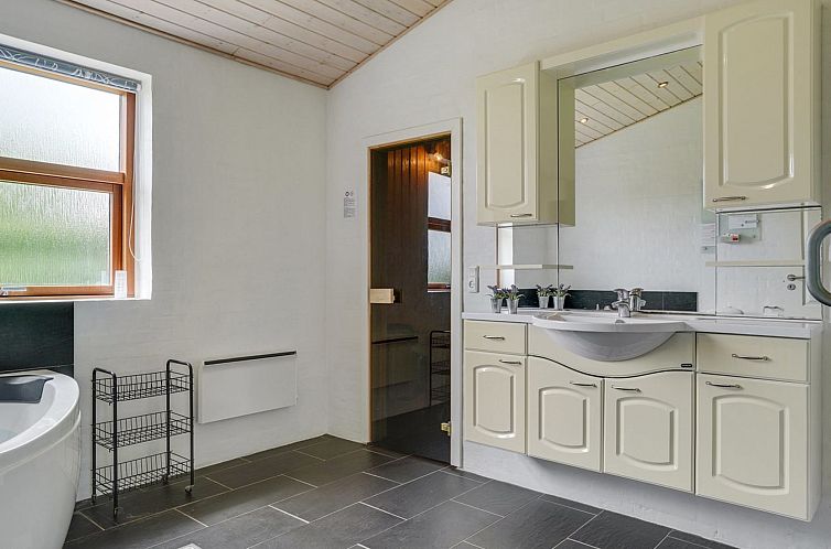 Vakantiehuis "Roope" - 50m from the sea