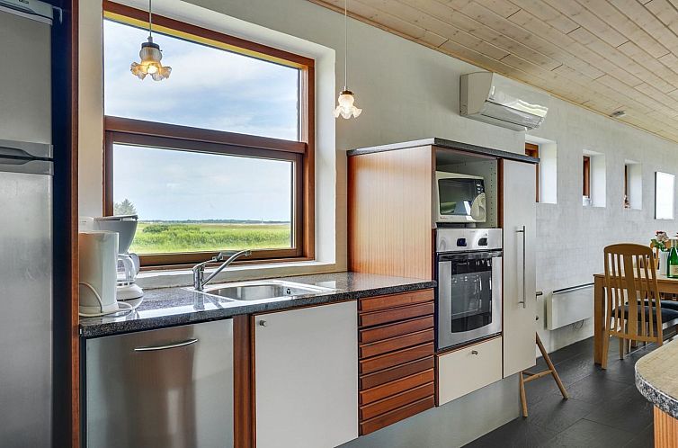 Vakantiehuis "Roope" - 50m from the sea