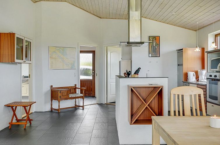 Vakantiehuis "Roope" - 50m from the sea