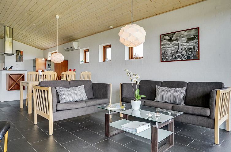 Vakantiehuis "Roope" - 50m from the sea