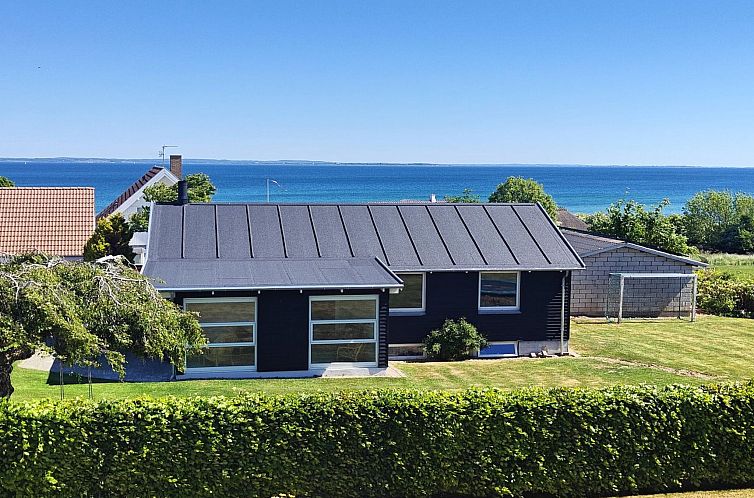 Vakantiehuis "Rikulf" - 150m from the sea