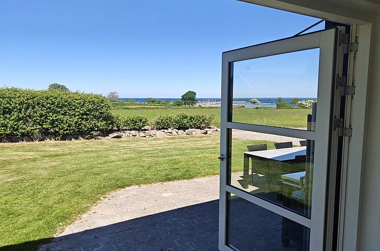 Vakantiehuis "Rikulf" - 150m from the sea