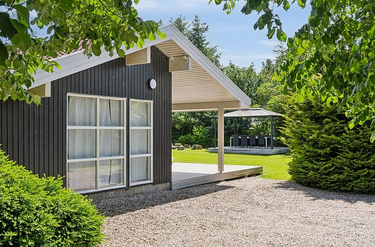 Vakantiehuis "Jorinde" - 1km from the sea