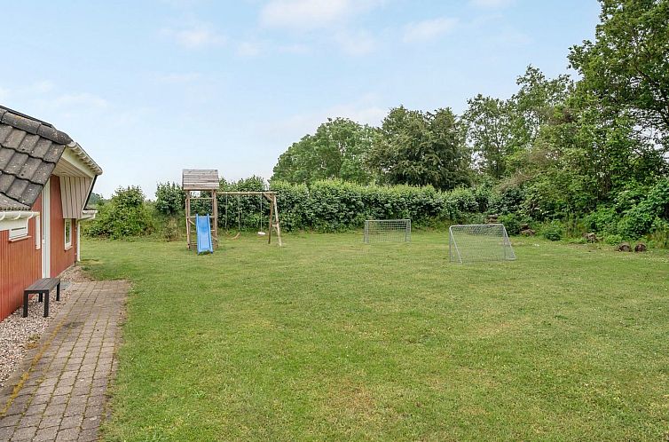 Vakantiehuis "Emly" - 1.1km from the sea