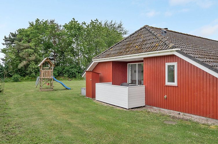 Vakantiehuis "Emly" - 1.1km from the sea