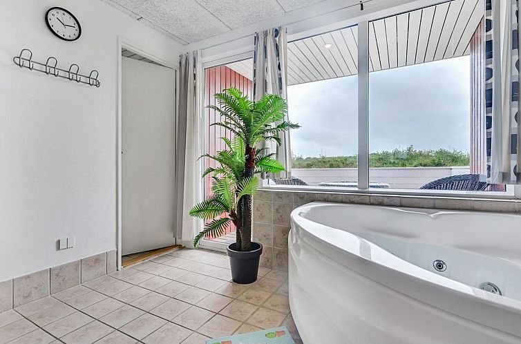 Vakantiehuis "Emly" - 1.1km from the sea