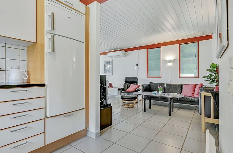 Vakantiehuis "Emly" - 1.1km from the sea