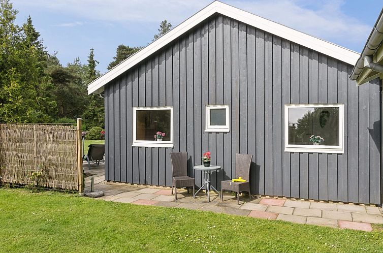 Vakantiehuis "Sunna" - 1km from the sea