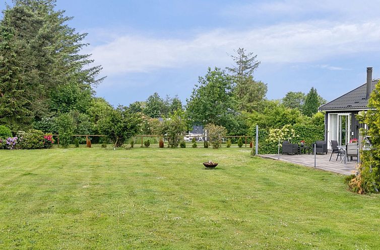 Vakantiehuis "Sunna" - 1km from the sea