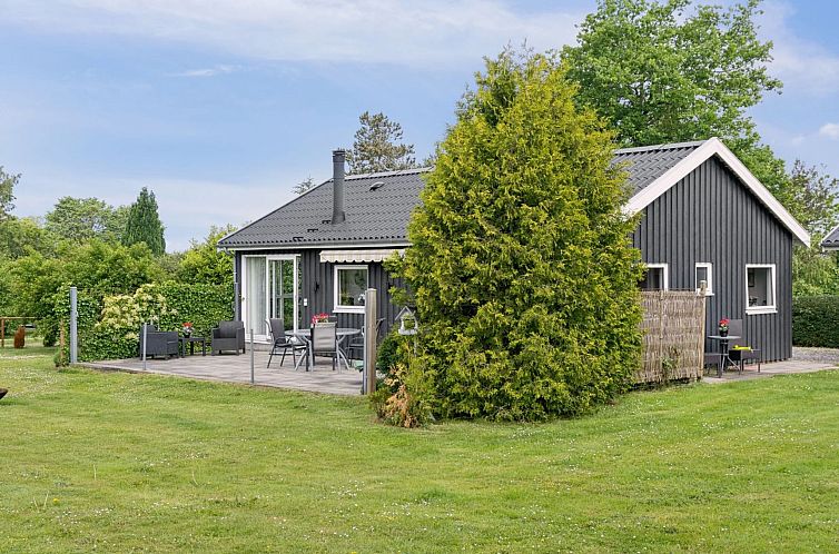 Vakantiehuis "Sunna" - 1km from the sea