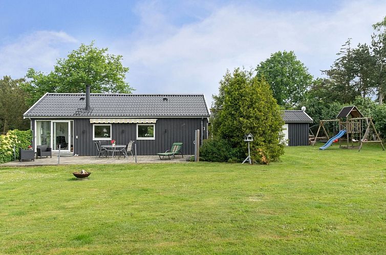 Vakantiehuis "Sunna" - 1km from the sea