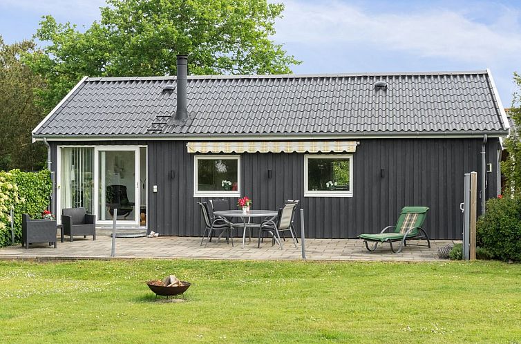 Vakantiehuis "Sunna" - 1km from the sea