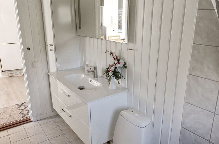 Vakantiehuis "Sunna" - 1km from the sea