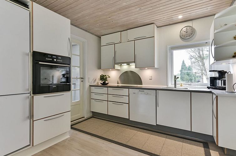 Vakantiehuis "Sunna" - 1km from the sea