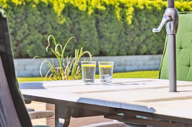 Vakantiehuis "Melvin" - 700m from the sea