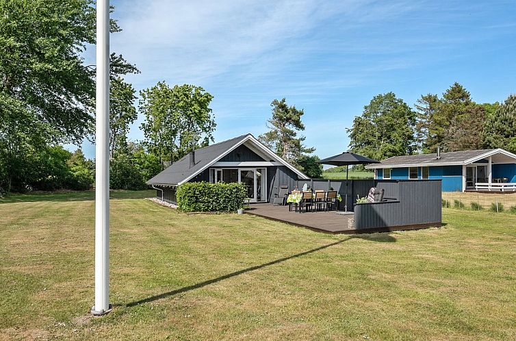 Vakantiehuis "Benthe" - 200m from the sea