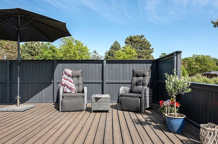 Vakantiehuis "Benthe" - 200m from the sea