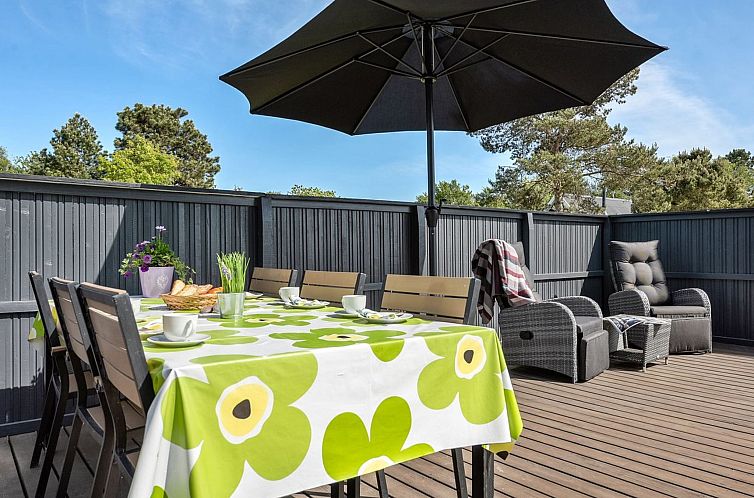 Vakantiehuis "Benthe" - 200m from the sea