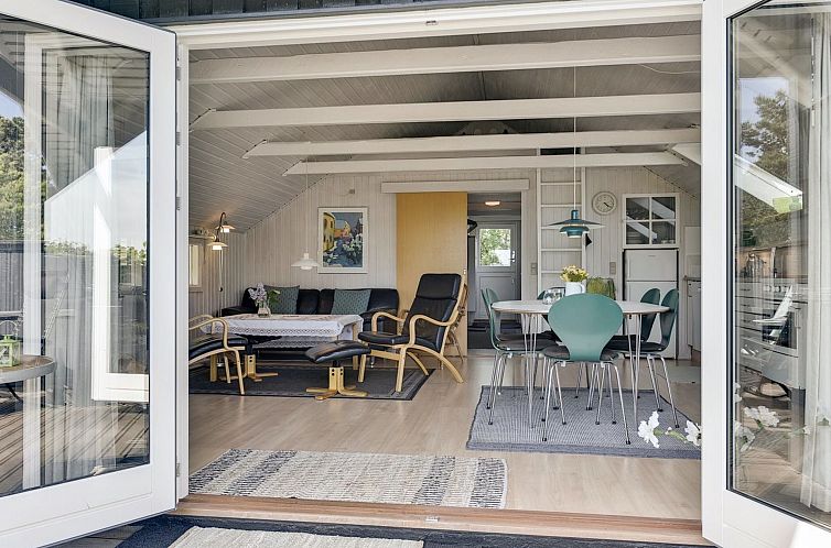 Vakantiehuis "Benthe" - 200m from the sea