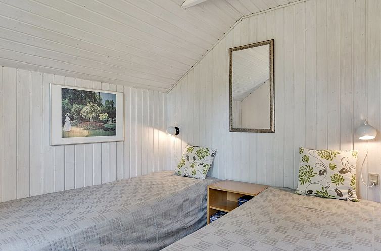 Vakantiehuis "Benthe" - 200m from the sea
