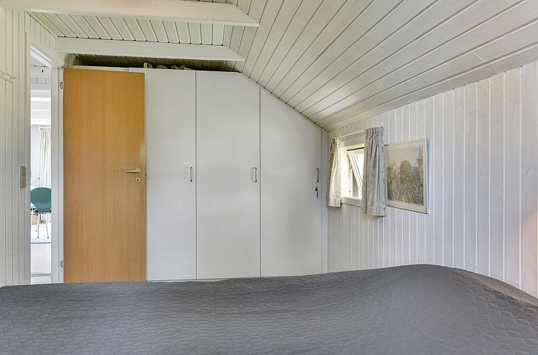 Vakantiehuis "Benthe" - 200m from the sea