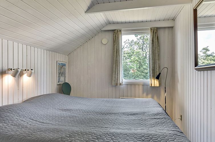 Vakantiehuis "Benthe" - 200m from the sea