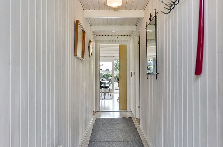 Vakantiehuis "Benthe" - 200m from the sea