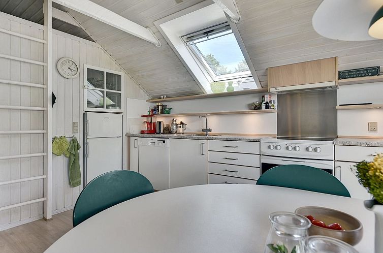 Vakantiehuis "Benthe" - 200m from the sea