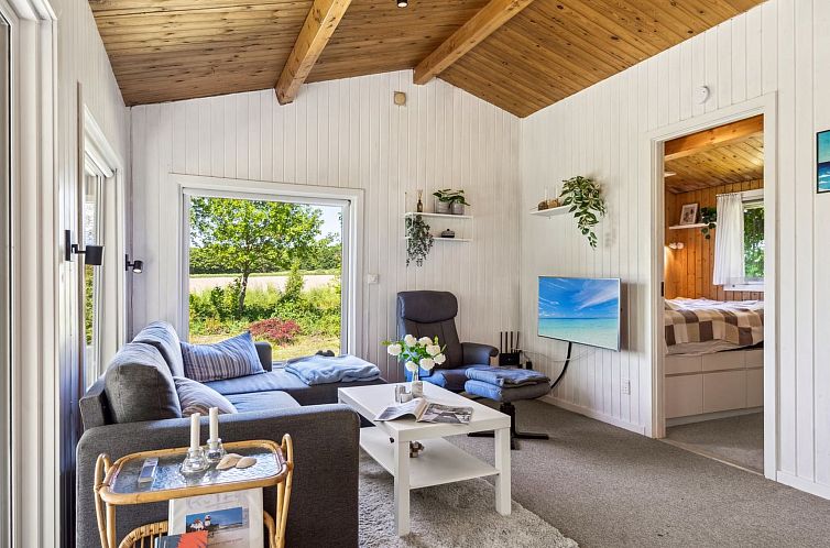 Vakantiehuis "Benthe" - 200m from the sea